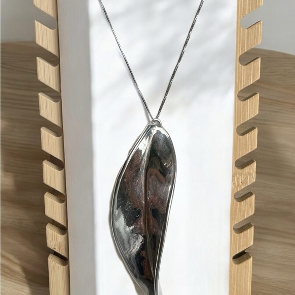 UNIQUE Vintage Israeli Large Leaf Pendant On Italian Sterling Silver Chain - Picture 2 of 4